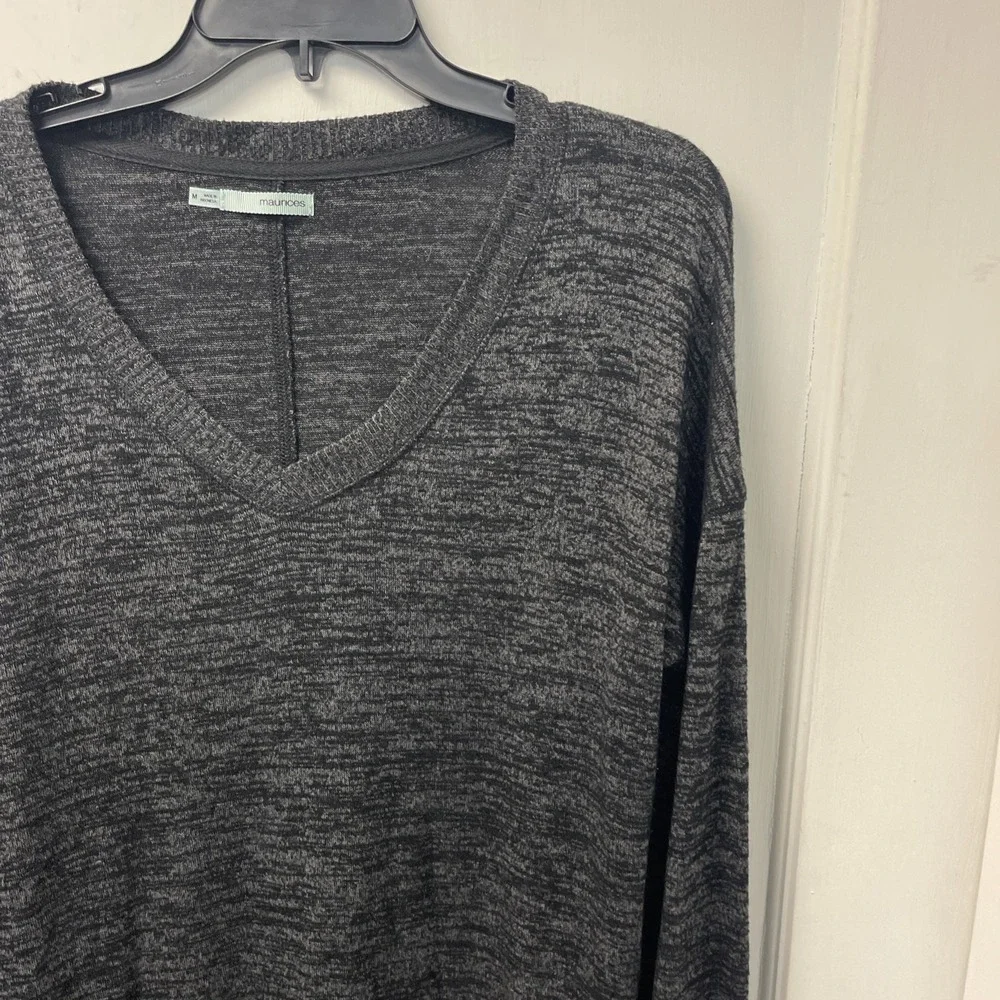 Maurices Gray Black Knit Pullover Sweater V-Neck Long Sleeve M Women